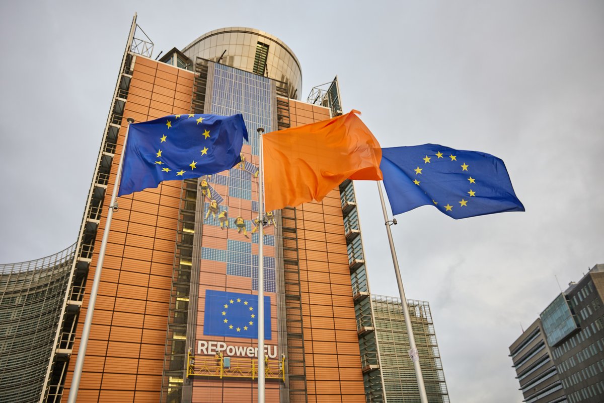 Today, we wave the orange flag to #SayNoStopVAW 🧡

Our headquarters in Brussels join the #OrangeTheWorld movement by unfurling an orange flag for a future free of violence against women around the world.

We will continue to work tirelessly to stop violence against women and