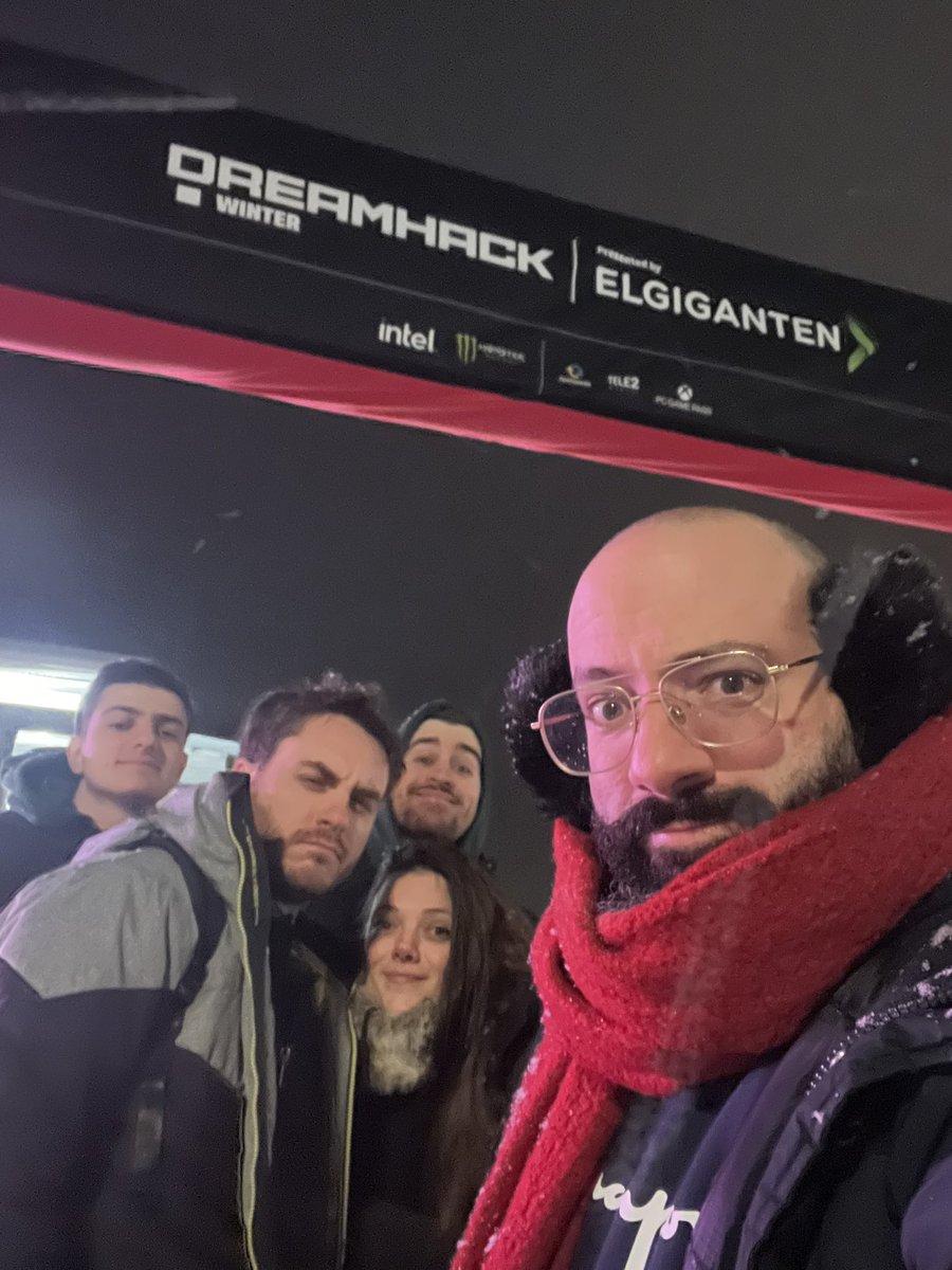 🥰 14h c’est le tournoi de la Dreamhack Winter en Suede 🥰