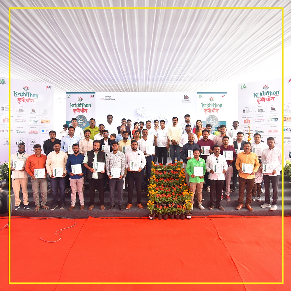 Krishithon Youth and Ideal Grape Producer Award Ceremony On November 24, the Krishithon Youth and Ideal Grape Producer Award Ceremony was held. @VilasShindeSF (Chairman and Managing Director, @SahyadriFarms ) attended as the chief guest and presented awards to the farmers.