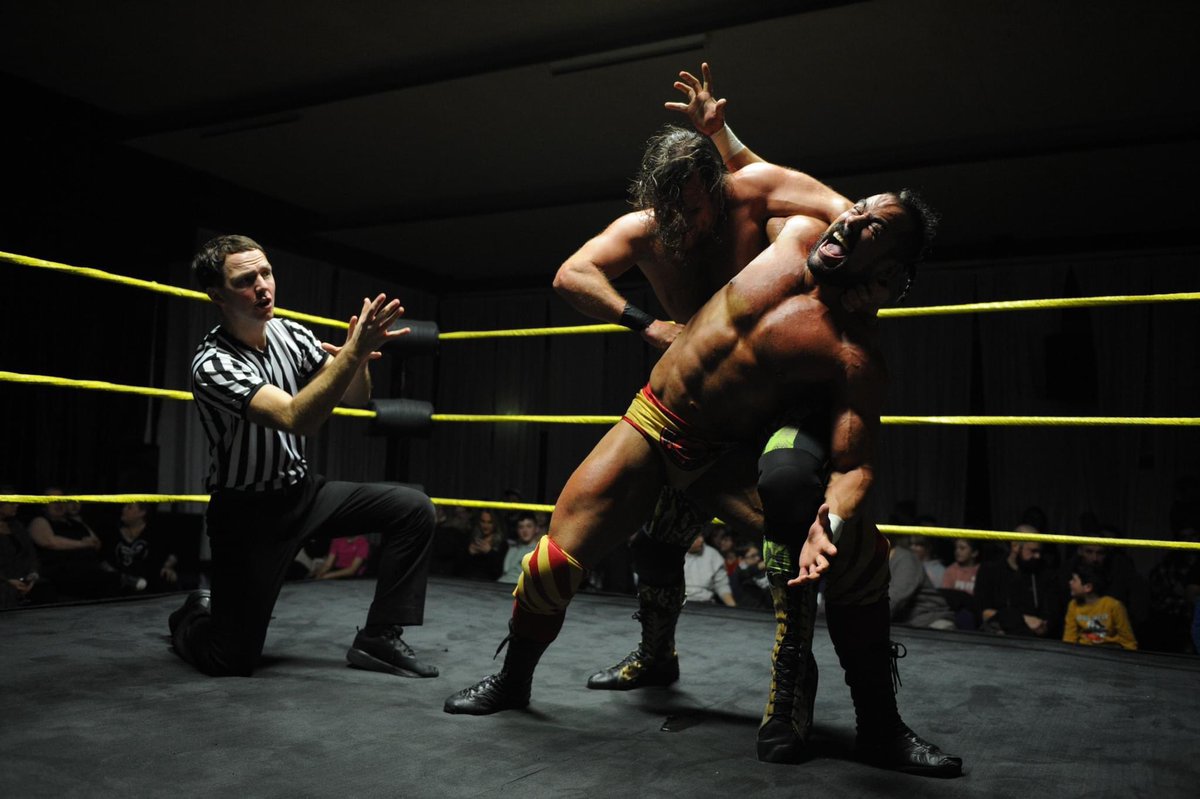 ShreddybrekGYM's tweet photo. What is @RefRichSwift thinking? https://t.co/qDf28NmGyV