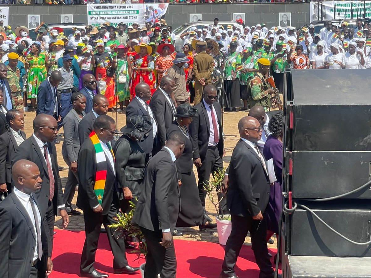 cdechitepo002's tweet photo. H.E President @edmnangagwa has arrived at the national hero's acre for the burial of the late national hero professor Ngwabi Bhebhe.
#Magamba edu ✊🇿🇼
@dhonzamusoro007. @dereckgoto
@ZANUPF_Official. @Varakashi4ED https://t.co/Zy2B7J3997