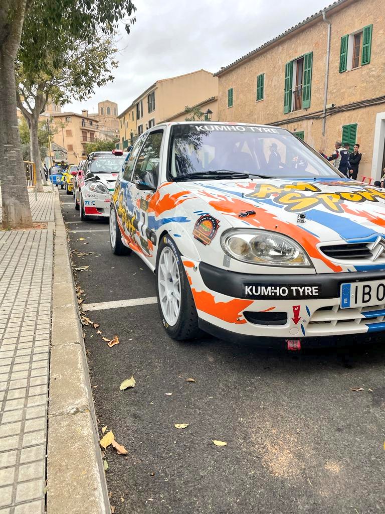 Ya en el reagrupamiento, ¡¡por fin!!. Todo perfecto tras el primer tramo, quintos y primer 2RM
#RSConservasRossello #AMSportRallyTeam 
#AMSport
#CBRS