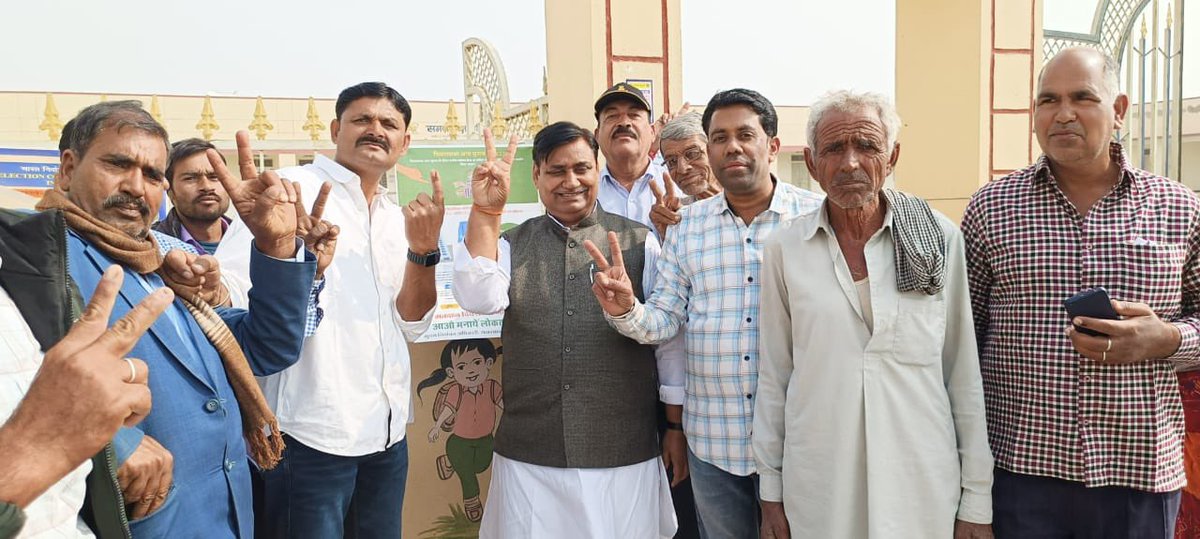 GovindDotasra's tweet photo. मेरा मत, मेरी ताकत

लोकतंत्र के उत्सव में आप भी भागीदारी निभाएं। 

अपने सही मताधिकार से विकास और समृद्धि लाएं। 

#RajasthanElection2023 https://t.co/IOAloRpadf