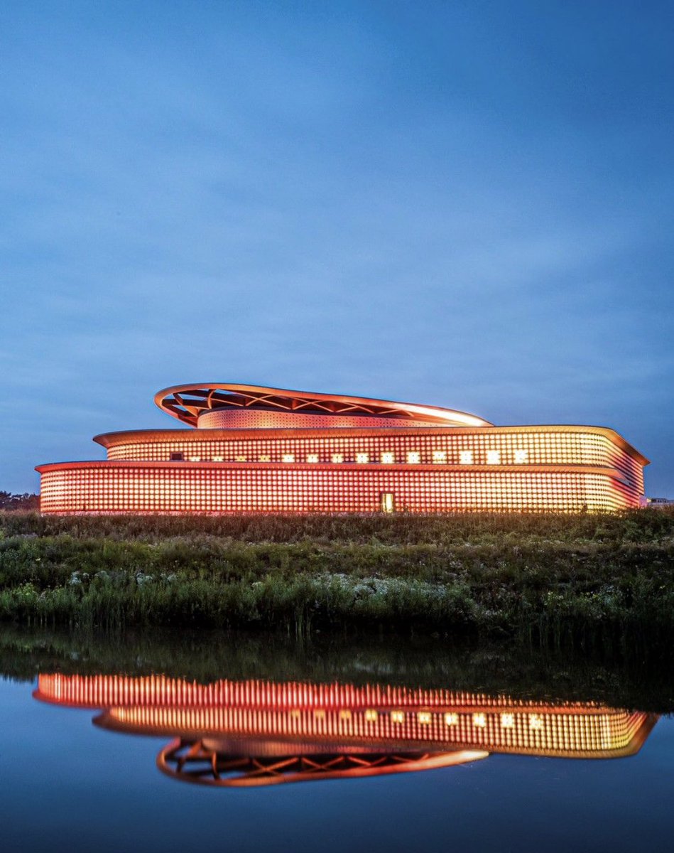 Samen met <a href="/gemeentevenlo/">Gemeente Venlo</a> en diverse bedrijven uit de stad en regio kleurt Holland Casino Venlo oranje om aandacht te vragen voor het bestrijden van geweld tegen vrouwen. #OrangeTheWorldNL 

Doe je ook mee? Word #medesrander via orangetheworld.NL/de-medestander…