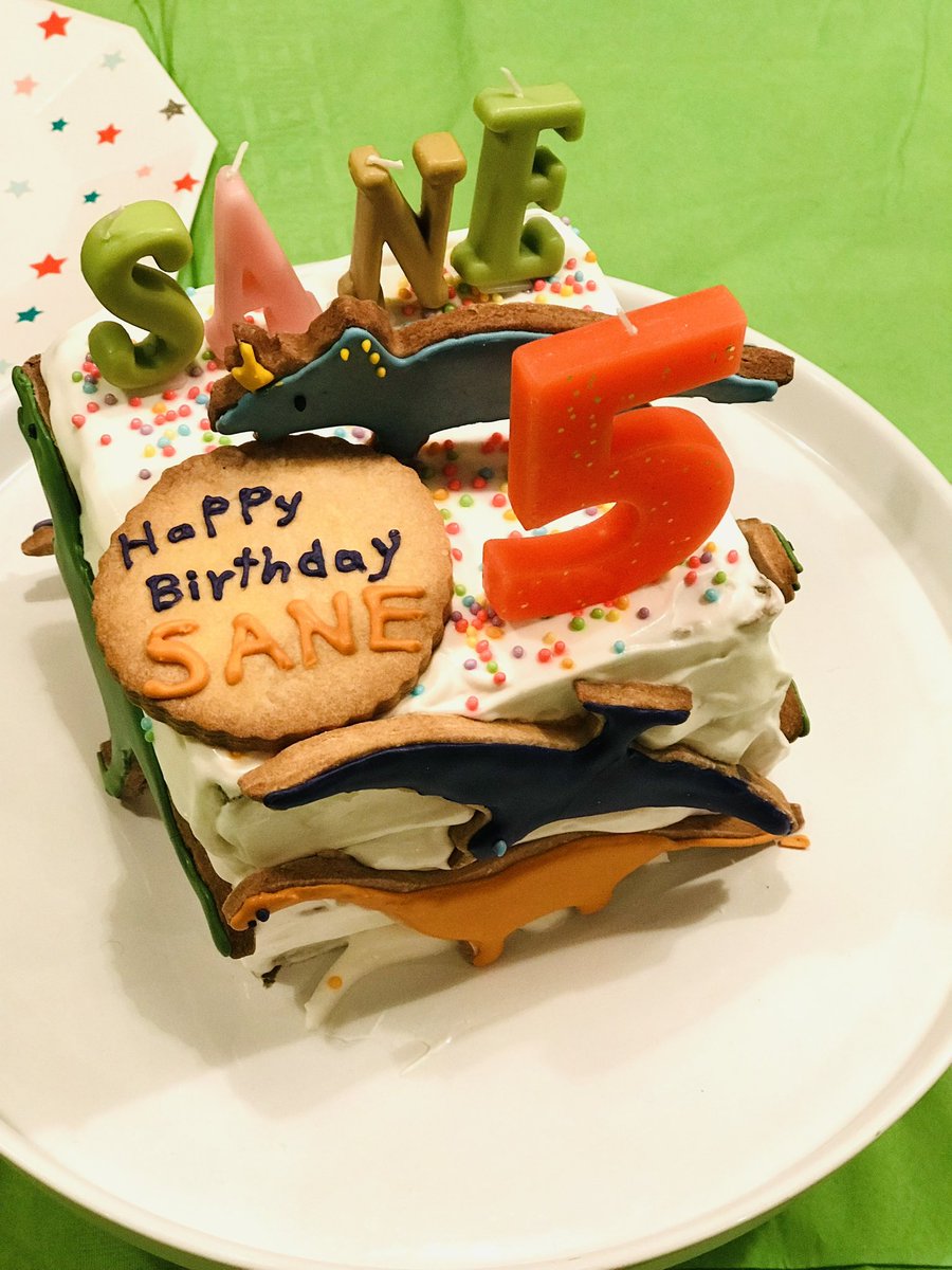 Saneyuki_saurus's tweet photo. 思い出しポスト
Dino birthday cake for 5th birthday 

恐竜クッキーでデコレーションした5歳の誕生日ケーキ

当時から恐竜LOVE https://t.co/j66YUFSx2E