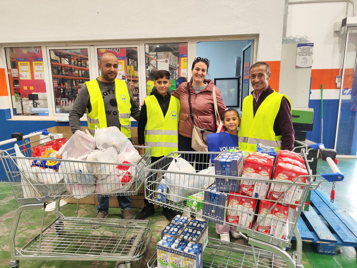 Merchedemelilla's tweet photo. ¡Buenos días!
Segundo día de la #GR23 😍
@BancoAliMelilla
¿𝐃𝐨́𝐧𝐝𝐞 Donar ?
Mercadona, Aldi Supermercados, Carrefour, SUMA, DIA, Family Cash , Lidl, ATI, Cash Diplo.
#GR2023 #alimentaunavidamejor #FESBAL
#melillensessolidarios
#solidaridad
#generosidad
@fesbal_org https://t.co/YrMspyVhbw