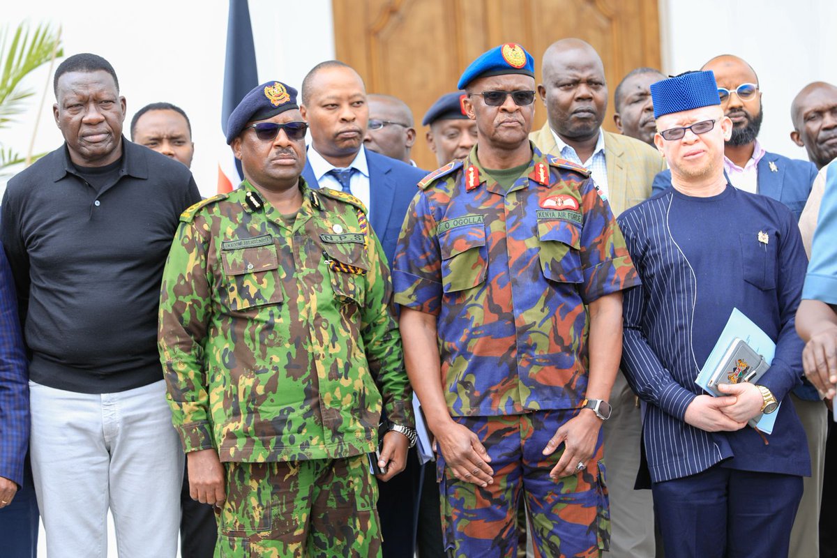 StateHouseKenya's tweet image. GOVERNMENT TO INTENSIFY DISASTER RESPONSE 

The Government is seized of the flood situation in the country.

President @WilliamsRuto said at least 70 lives have been lost and 36,000 households displaced following the intense downpour.

He noted that the rains would continue,…