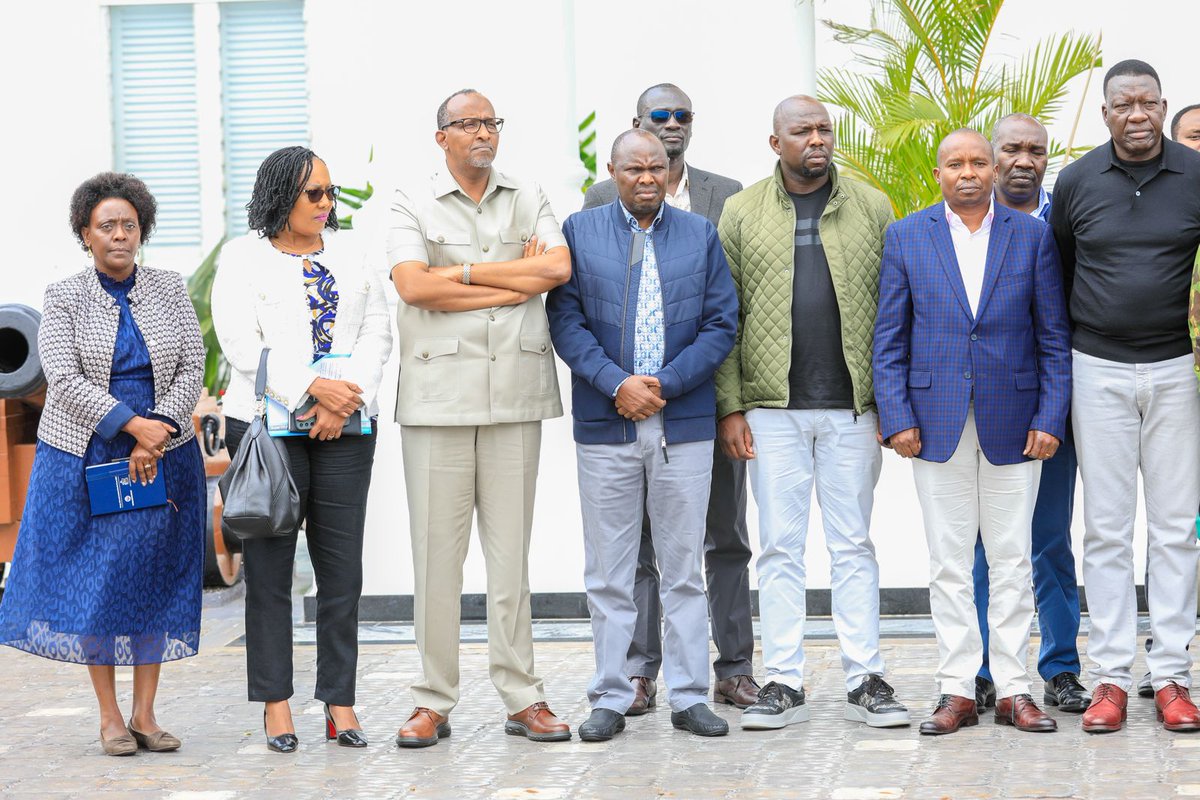 StateHouseKenya's tweet image. GOVERNMENT TO INTENSIFY DISASTER RESPONSE 

The Government is seized of the flood situation in the country.

President @WilliamsRuto said at least 70 lives have been lost and 36,000 households displaced following the intense downpour.

He noted that the rains would continue,…