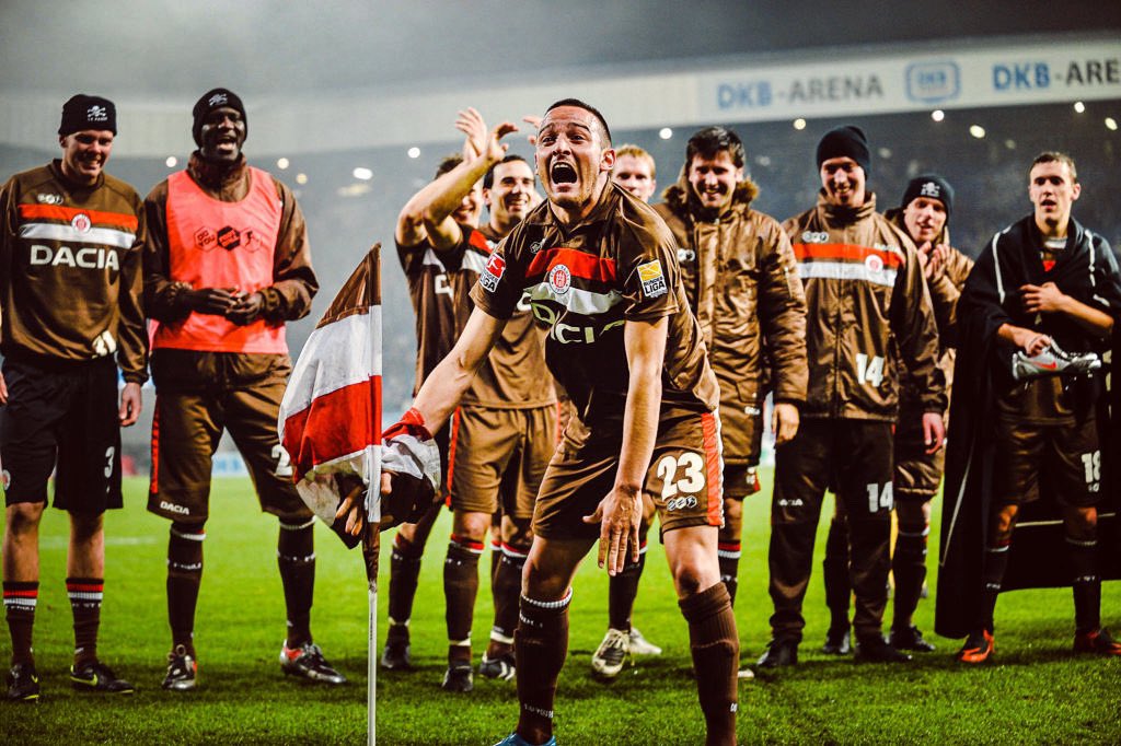 LundSkaneFCSP's tweet photo. Spieltag! Who the f**k is Hansa Rostock? Forza St. Pauli!!
🤎🤍❤️
#fcsp #fcspinternational https://t.co/IrCuvGNNpl