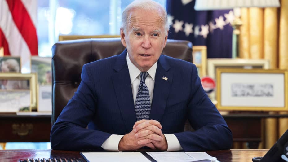 ApnaEquity's tweet photo. President @JoeBiden’s new plan to forgive student #debt is likely to look much different than his first.

After the Supreme Court ultimately blocked Biden’s policy that would have cancelled up to $20,000 in student debt for tens of millions of people in June,

A thread . https://t.co/mpG14PnDcR