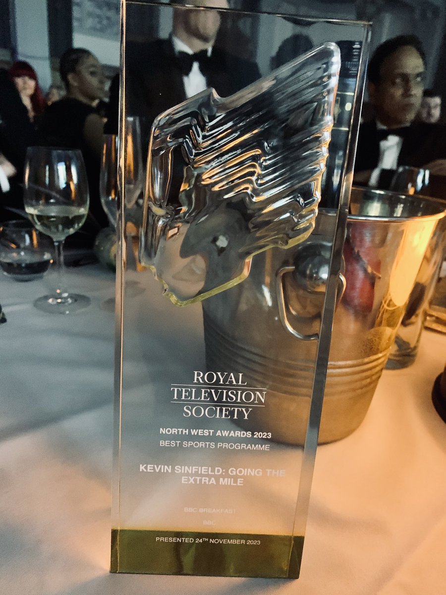 “They’re gonna show you what true friendship is all about.” 

Kevin Sinfield: Going the Extra Mile wins best Sports Programme @RTSNW 

This award is for his mate @Rob7Burrow and all families living with #MND 🏃🏻💙🥁

bbc.co.uk/iplayer/episod…