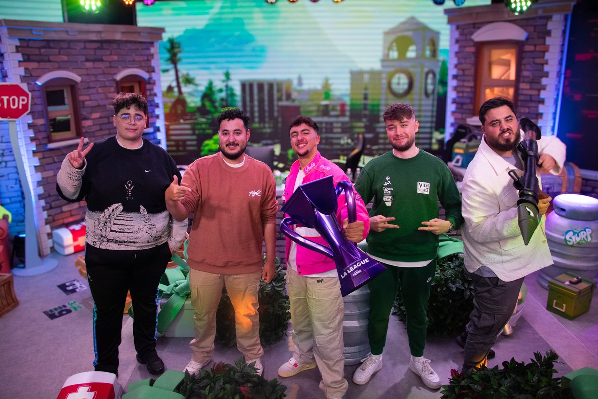 Inoxtag's tweet photo. Je rêve de crée la Coupe de France de Fortnite…

2023 ✅
Merci l’équipe, merci la communauté 🫶
Je suis retourner 4 ans dans le passé ce mois ci, les frissons 🇫🇷

On va calmer un peu la cadence, le prochain objectif arrive à grand pas, prenez soin de vous ! https://t.co/mCtvcPUVLK