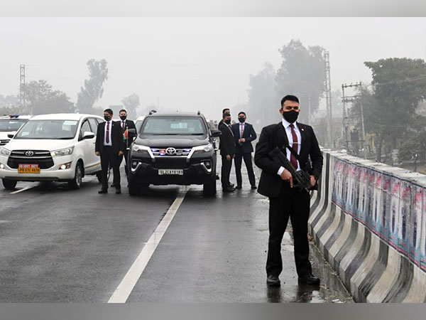 Bathinda SP suspended for security breach of PM Modi in Ferozepur last year

Read <a href="/ANI/">ANI</a> Story | aninews.in/news/national/…
#PrimeMinister #NarendraModi #Bathinda #Ferozepur