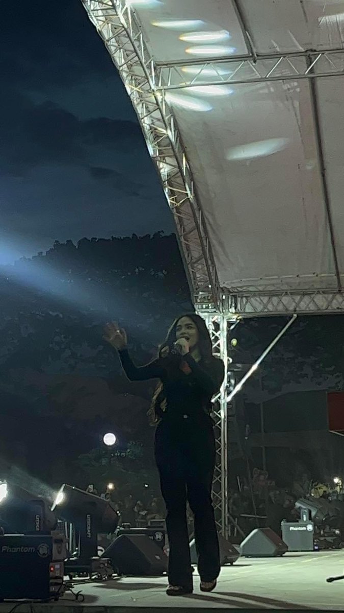 BrillantsOFC's tweet photo. Actress Andrea Brillantes performs ‘Ligaya’ by Eraserheads at the #BelenismoInTarlac awards night held in Robinsons Luisita, Tarlac City. 

📸: Taga Tarlac Ka Kung FB Page https://t.co/dQmYizkO3P