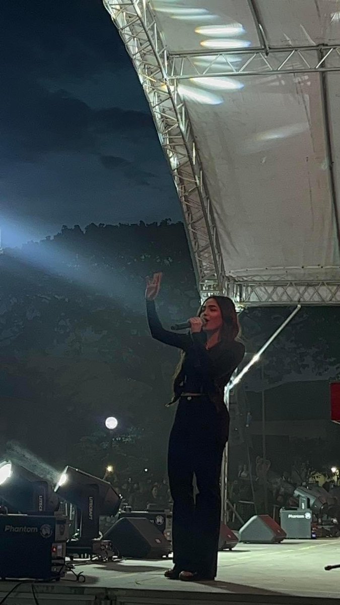 BrillantsOFC's tweet photo. Actress Andrea Brillantes performs ‘Ligaya’ by Eraserheads at the #BelenismoInTarlac awards night held in Robinsons Luisita, Tarlac City. 

📸: Taga Tarlac Ka Kung FB Page https://t.co/dQmYizkO3P