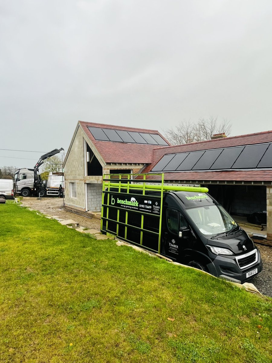 BenchmarkJosh's tweet image. Another great @InternormUK project complete for @BenchmarkWin this week near Dover, Kent ✅

The customer opted for a variety of UPVC/Aluminium KF510 fixed windows, KF410 tilt and turn windows and two sets of KV440 tilt and turn doors with solar panelled integrated blinds 🪟🍃