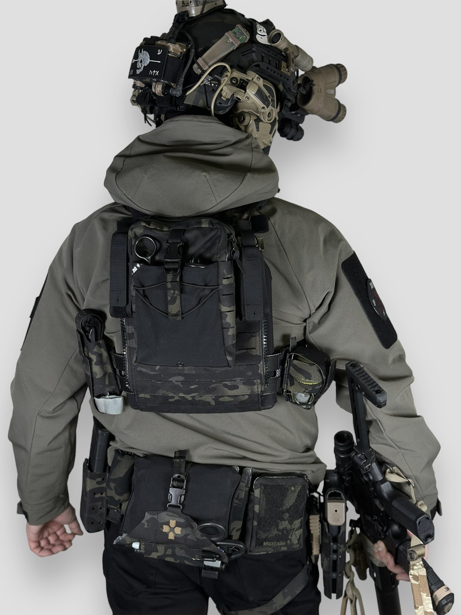 VOLK TACTICAL GEAR チェストリグ、ジップポーチ、ラジオポーチ VOLK TACTICAL GEAR チェストリグ、ジップポーチ、ラジオポーチ