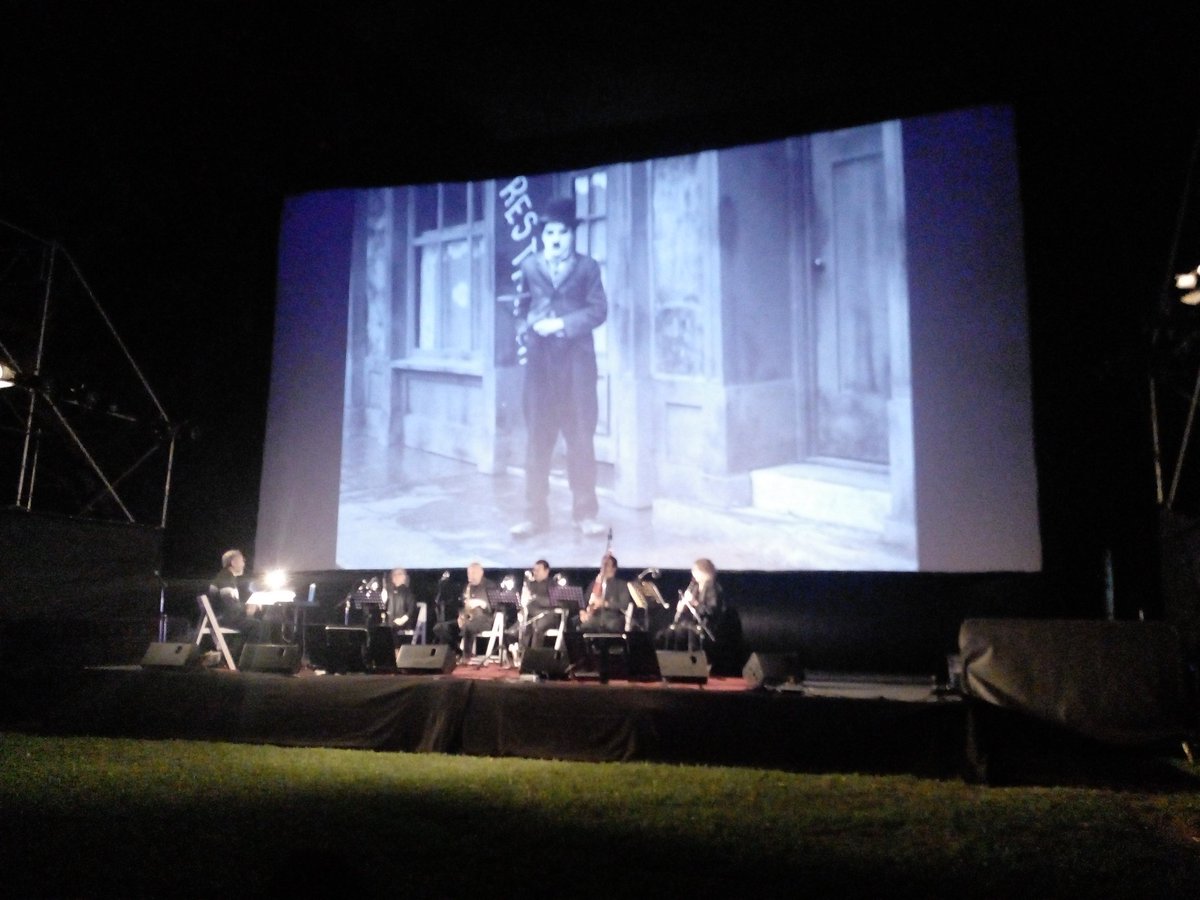 Festival Chaplin con música en vivo anoche en el Museo Pueyrredon organizado por <a href="/Cultura_SI/">San Isidro Cultura</a>