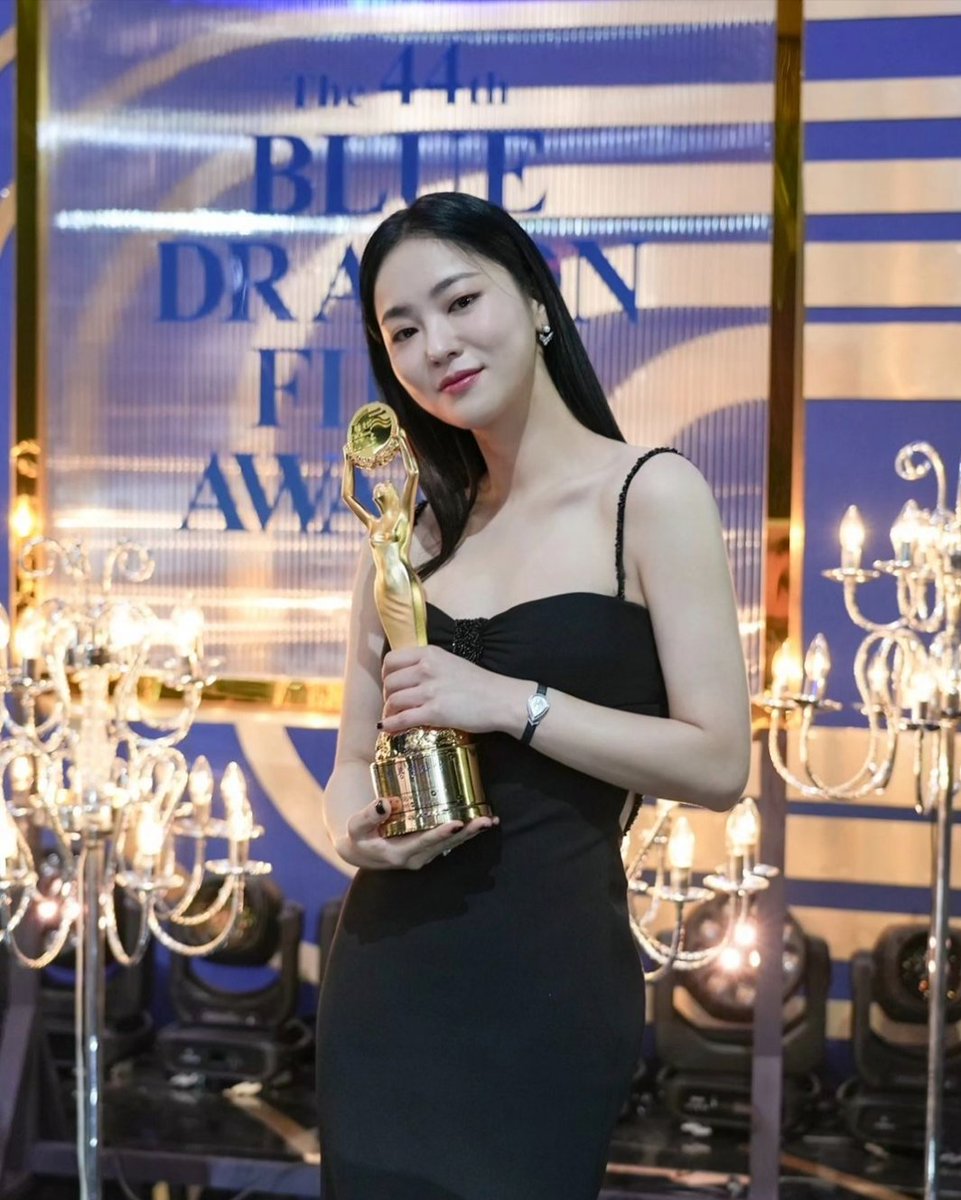 Our Best Supporting Actress, Jeon Yeo Been 😍

She is one of the reasons why the film, 'Cobweb' is so much fun to watch so she really deserves this award. Congratulations, we are so proud of you!👏🥰💕

📸: management_mmm

#JeonYeoBeen #BestSupportingActress…