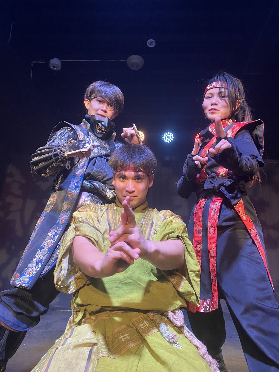 kyouraku07's tweet photo. 琉球忍者の公演。
昼と夜、照明オペ無事に終了。

本番が終わってから、
お弁当を食べるタイプです。

明日も14時から本番あります。
劇場でお待ちしております！ https://t.co/gwACOGQL5f