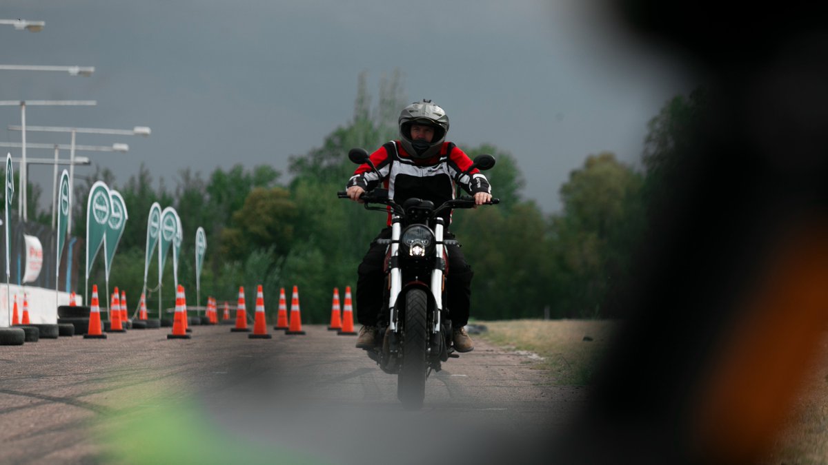DÍA 1 | #BenelliWeek
La jornada de Test Ride + Clínica de Manejo se vivió con toda la adrenalina y pasión de los riders presentes en el Autódromo de San Rafael.
¡Muchas gracias a todos!