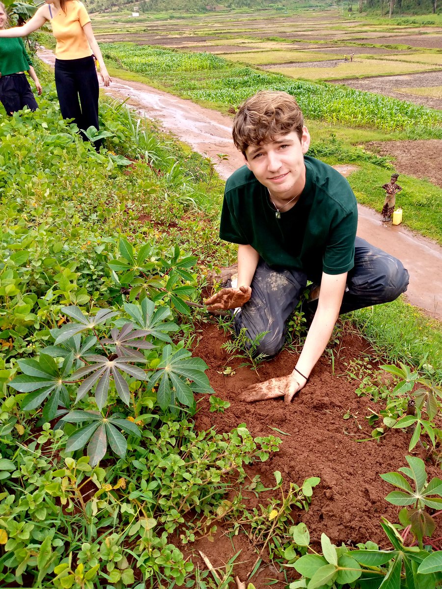 HealthForCommu1's tweet image. None taliki 25/11/2023 @HuyeDistrict ,@HealthForCommu1  kubufatanye na @URHuyeSWA bakoze  igikorwa ngaruka kwezi cyo gutera igiti birinda Ibiza ndetse banabungabunga ibidukikije muri gahunda bafite @kamabonwa  @NARwanda  @Uni_Rwanda @WedogreenOrg @TheProtectorRw