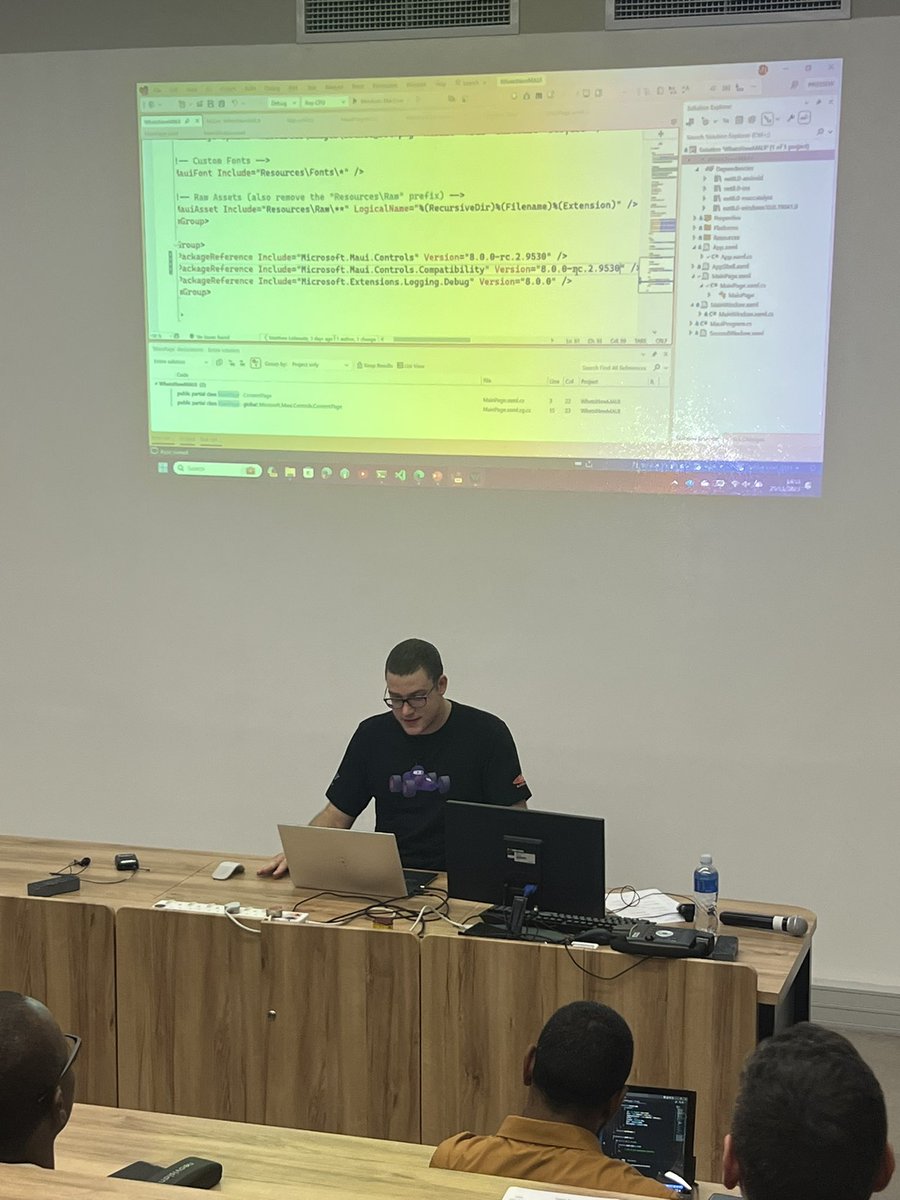 ThatTechieGirl's tweet image. #DotNetConfSA 2023 @mattleibow is killing it 🔥