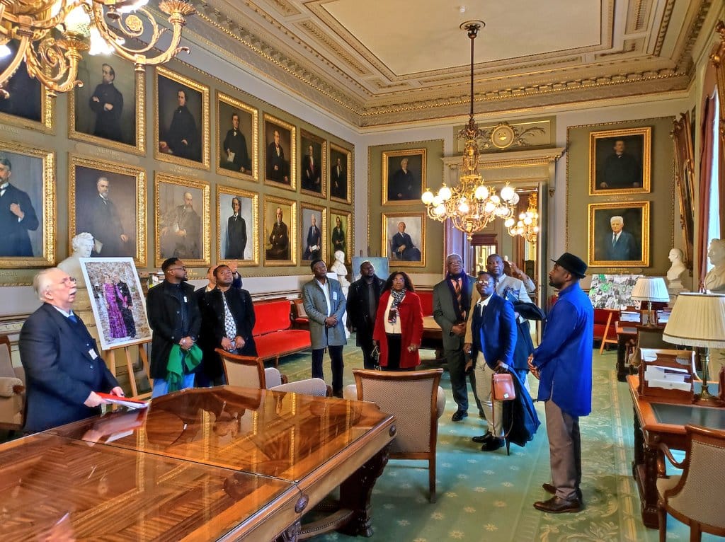 ccic_chambre's tweet photo. En marge des Journées Économiques Belgo🇧🇪 Camerounaises🇨🇲 organisée à Bruxelles, S.E. le Ministre André Flahaut @andreflahaut a reçu, à la Chambre des Représentants, une délégation de la CHAMBRE DE COMMERCE ET D'INVESTISSEMENT DU CAMEROUN EN EUROPE @ccic_chambre . https://t.co/EYFtf78VNr