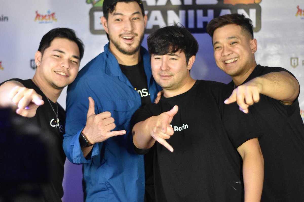 coinsph's tweet photo. This Thursday's #AxieBayanihan was an absolute blast! Overflowing with excitement and #Coinmunity spirit, the energy was off the charts! π
Thanks to @ArcherPerezz @nixeniego & @Jihoz_Axie for collaborating with us to make this event possible!
#W3GS #AxieInfinity #AxiePH https://t.co/zlM5k5S4xu