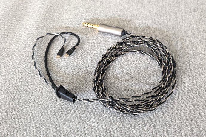 headfonia's tweet photo. After our huge Black Friday article, we take it a little slower today with our @linumdk DualBaX review. Find out all there is to know about this very comfy and affordable cable, now on Headfonia! https://t.co/DYKYwB2VH6 #headfi #linum #dualbax #linumdualbax #review https://t.co/mdOWwGdTuM