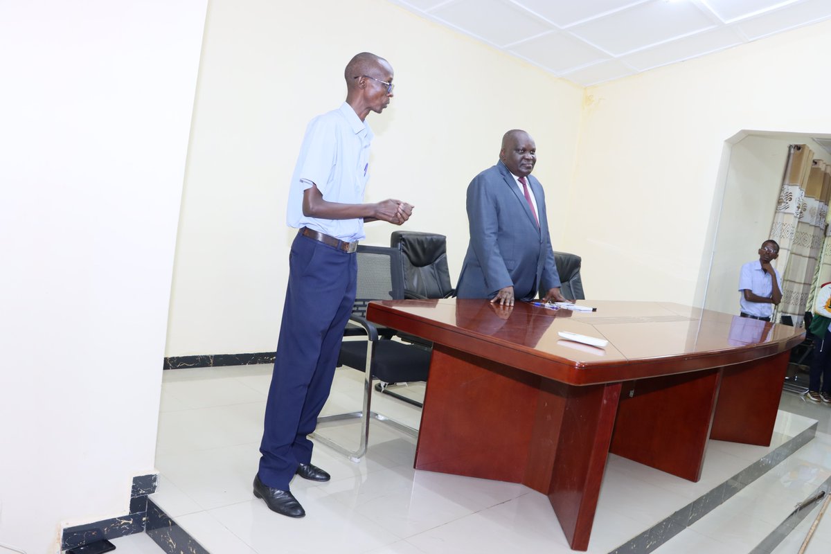 #Burundi #OnprRappels En plus d’1 pension mensuelle, les fonctionnaires qui changent de carrière avec 15ans de cotisat° coe sous-statut et moins de 15ans coe contractuels ou vice versa, peuvent choisir d’avoir une allocation unique ds le secteur où ils n’ont pas 15ans de cotisat°