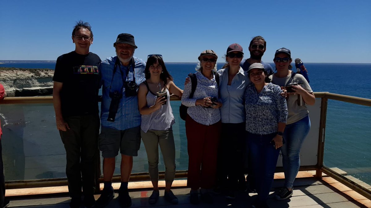 BereniceT88's tweet photo. Punta loma con los profes del Taller de Genética para la conservación!!! Un placer enorme recibirlos🙂 #genetics #Conservation https://t.co/q7jrZ5LHmf