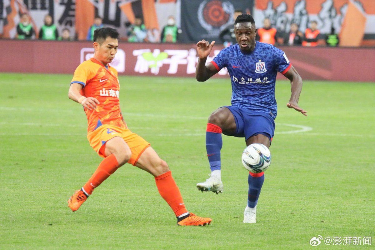 shanghaidaily's tweet image. 🏆#Shanghai #Shenhua triumphs with a 1-0 victory over #ShandongTaishan, securing their 4th Chinese FA Cup championship! 🎉 A proud moment for the team, adding to their previous victories in 1998, 2017, and 2019. Congratulations! 🙌⚽️