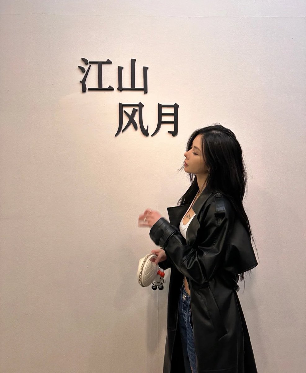 ｜今日OOTD｜

买了 HunterHunter的联名，自己打版做的皮衣真的很爱！！！ https://t.co/huEwK99Z6I