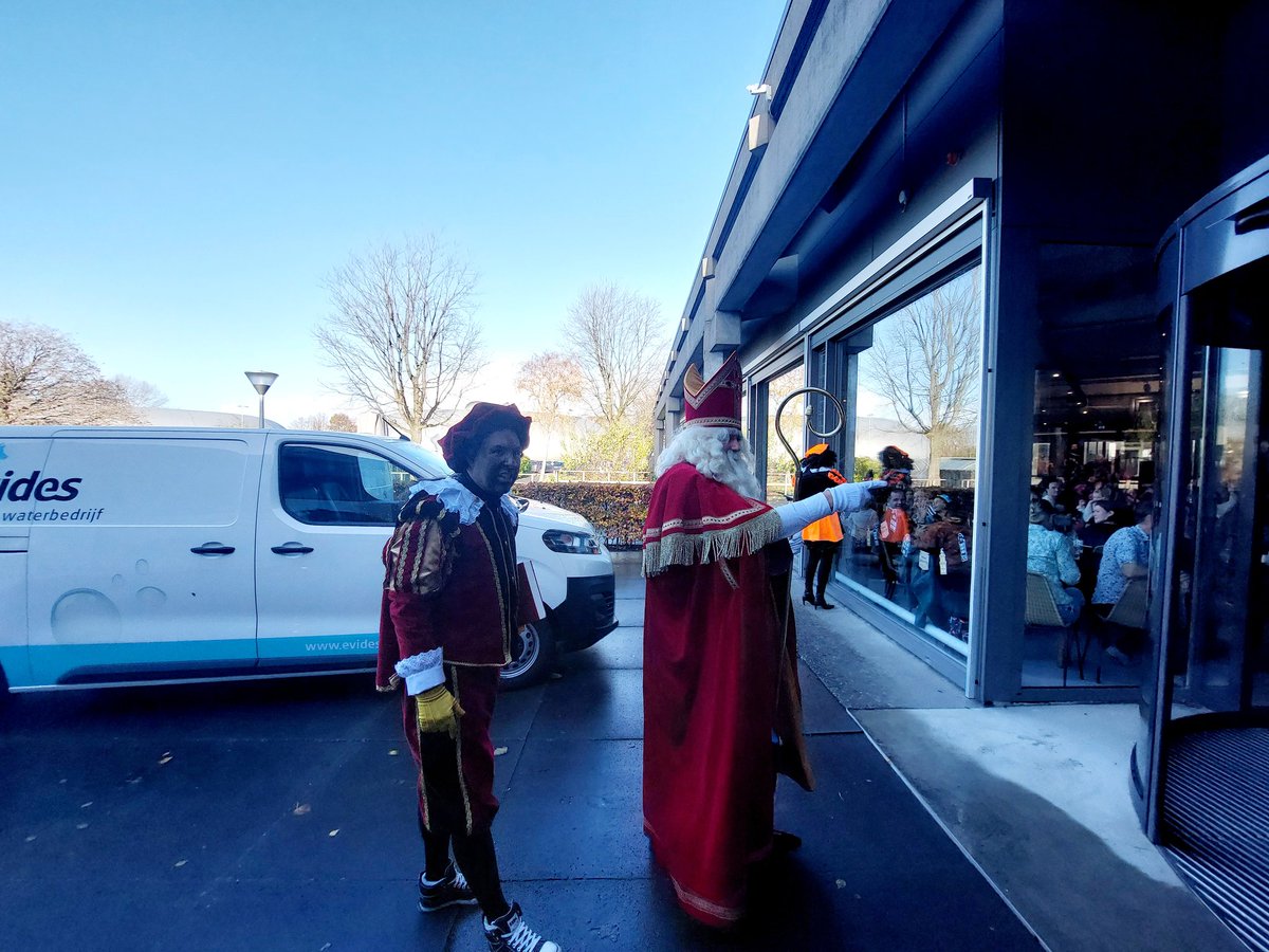 Sint en Pieten op bezoek bij <a href="/EvidesWaterbedr/">Evides Waterbedrijf</a> !
Gezellig en druk bezocht feest!