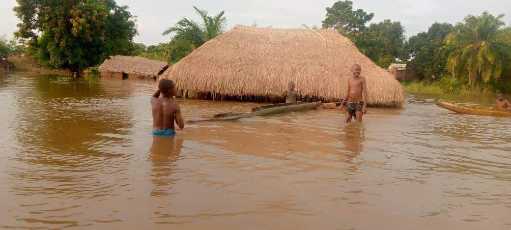 MarcelinRidja's tweet photo. Inondations en #Centrafrique : #Bangui, #Kouango, #Mobaye, #Bema et #Gambo sont touchées par les pluies incessantes et la montée de l'Oubangui. Des milliers de sinistrés nécessitent une aide #humanitaire urgente. https://t.co/0q4VjOyGac