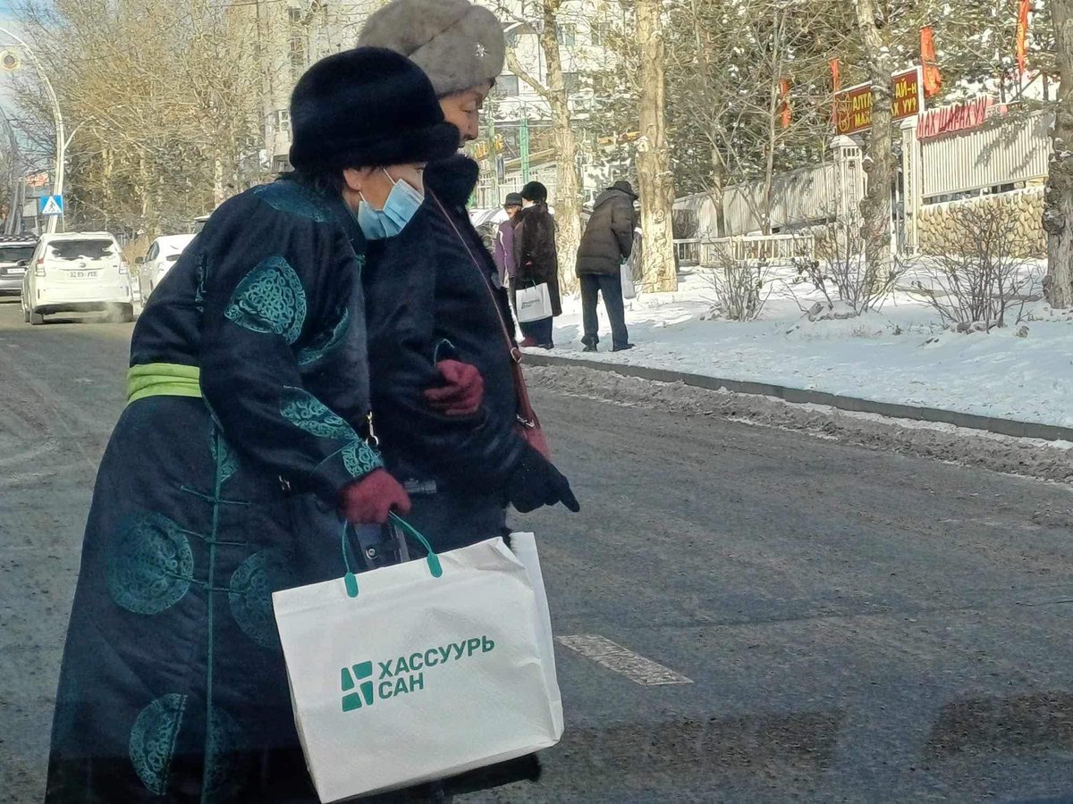 Та нар минь үр хүүхдүүд биднийхээ ирээдүйг ганцхан тор юмаар бүү арилжаач дээ🙏
Авлигал шингэсэн эд юм нь хоол биш хор л болно шүү дээ…