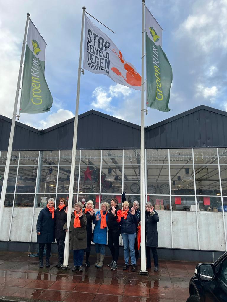 Om 11u hebben we de vlag gehesen voor #OrangeTheWorld met de vrouwen van <a href="/SoroptimistEems/">SoroptimistEemsmond</a> bij #Groenrijk. Stop geweld tegen vrouwen!