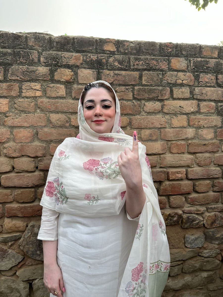 मतदान कर मैंने अपनी ज़िम्मेदारी निभा दी है,
आप भी कामां को खुशहाल बनाने के लिए मतदान करें।