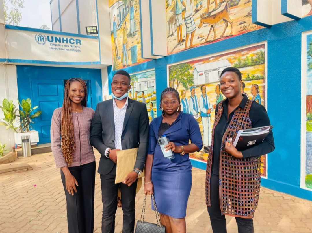 AjpdBf's tweet photo. Présente pour des travaux de réfection avec le #gouvernement, une délégation du #UNHCR a convié @AjpdBf et d’autres organisations du Burkina Faso pour des travaux de consultation portant sur la crise sécuritaire et la prise en charge des #PDIs. #humanitaire #solidaire https://t.co/pqVTaUjhmD
