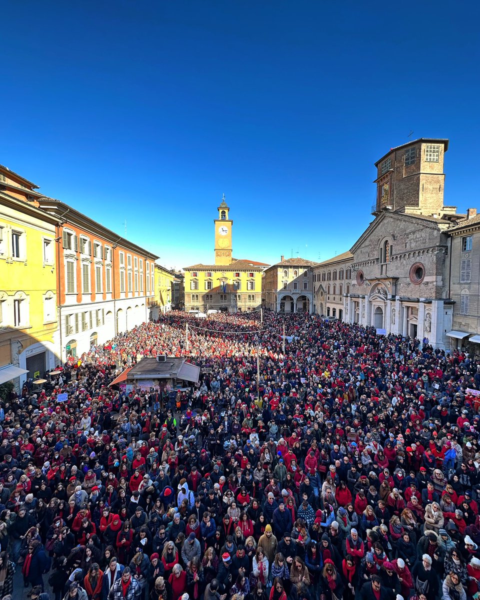 🔴 #ReggioEmilia per la Giornata Mondiale contro la violenza sulle donne 🔴 #25novembre