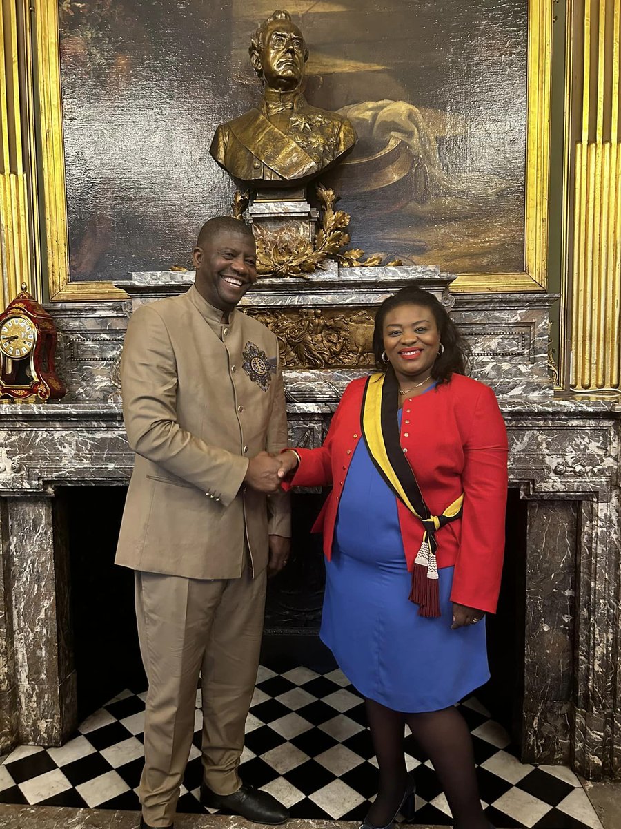 ccic_chambre's tweet photo. Madame l'Échevine Lydia Mutyebele Ngoi @LydiaMutyebele  nous a fait l'honneur de recevoir notre délégation de la Chambre de Commerce et d'Investissement du Cameroun en Europe @ccic_chambre arrivée à Bruxelles pour la 1ère édition des Journées Économiques Belgo🇧🇪 Camerounaises🇨🇲 . https://t.co/sW3nd3qGoc