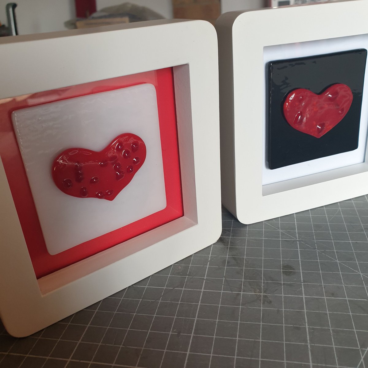 Beautiful textured heart framed fused glass pictures. Lovely freestanding heart pictures. #ukgiftam #ukgifthour #homedecor #handmade #etsy #giftideas #shopindie #smallbiz #shopindie buff.ly/3SPpGl8