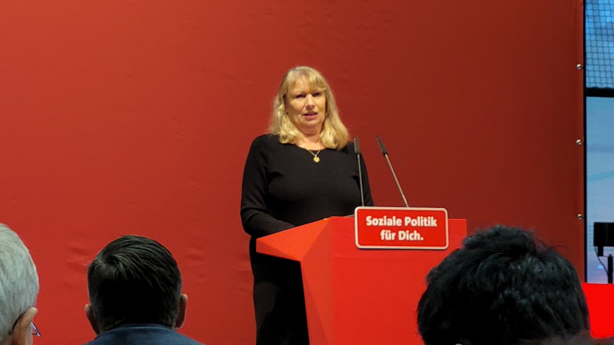 SPDqueerSachsen's tweet photo. Unsere designierte Spitzenkandidatin @Koepping stellt sich vor.

#saxlpt https://t.co/aHewfRZmTw