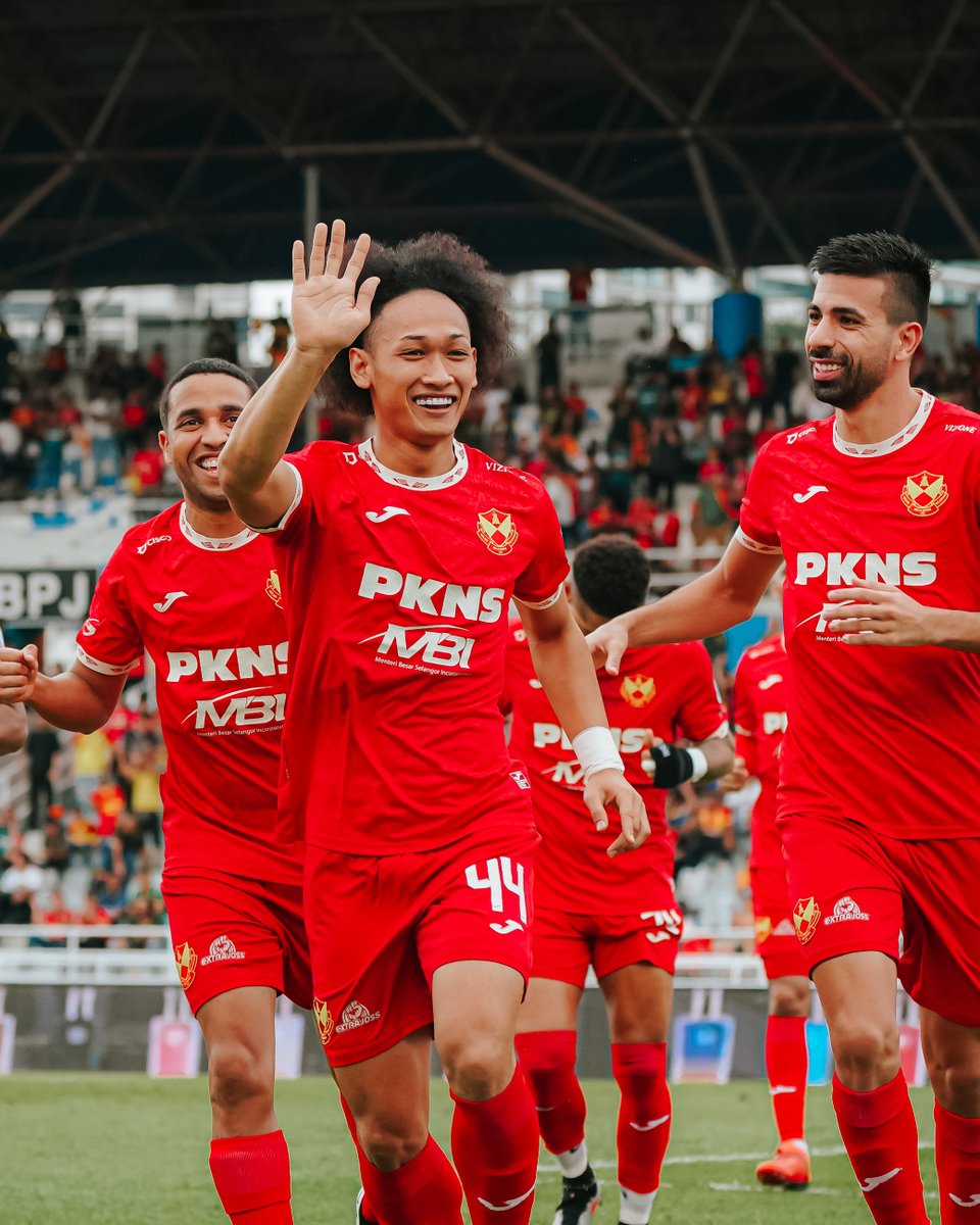 selangorfc's tweet photo. ๐ธ Some shots from the first half of #SELPRK. The second half is already underway. Keep pushing #RedGiants! Let's keep cheering till the final whistle. โค๏ธ๐
#MKLK
#KitaSelangor
#LigaSuper2023
#LigaMalaysia2023 https://t.co/LHjus4WBAe