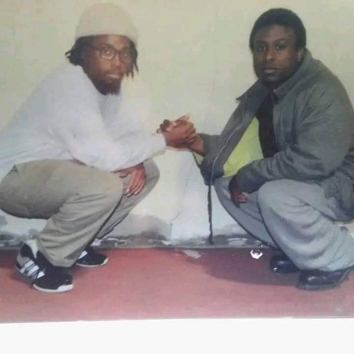 AlonzoWill53292's tweet photo. When I was behind the wall https://t.co/iQ2pzxGmfC