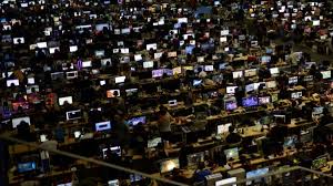 القطيع بيهاجم الزعيم السيسي  لأنه قال ان مصر توافق على دوله فلسطينيه منزوعة السلاح  دولة منزوعة السلاح ده اقصى مايمكن تحقيقه حاليا ده لو اصلا وافق الصهاينه  وهل هذه الدولة وتكون محميه بقوات دوليه افضل ام يظل الدم الفلسطين مستباح ليل نهار وقتلى بالالاف كل عام؟ ستظلون خونه و أغبياء