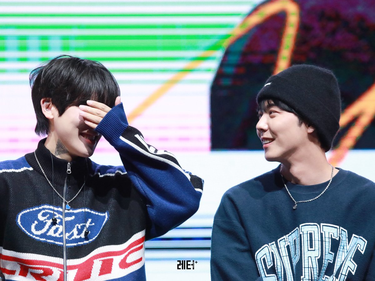 231124 l 준성호 HK FM
#준성호네 #준성 #성호

아 진짜.. 그거 알아요? 잘생긴 사람을 보면 기억을 잃는대요. 아 진짜.. 그거 알아요? 잘생긴 사람을 보면 기억을 잃는대요. 아 진짜.. 그거 알아요? 잘생긴 사람을 보면 기억을 잃는대요.