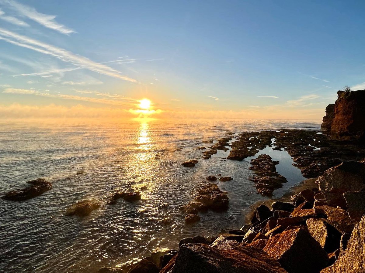 placesense's tweet image. Lovely sunrise out at Dawlish Warren today