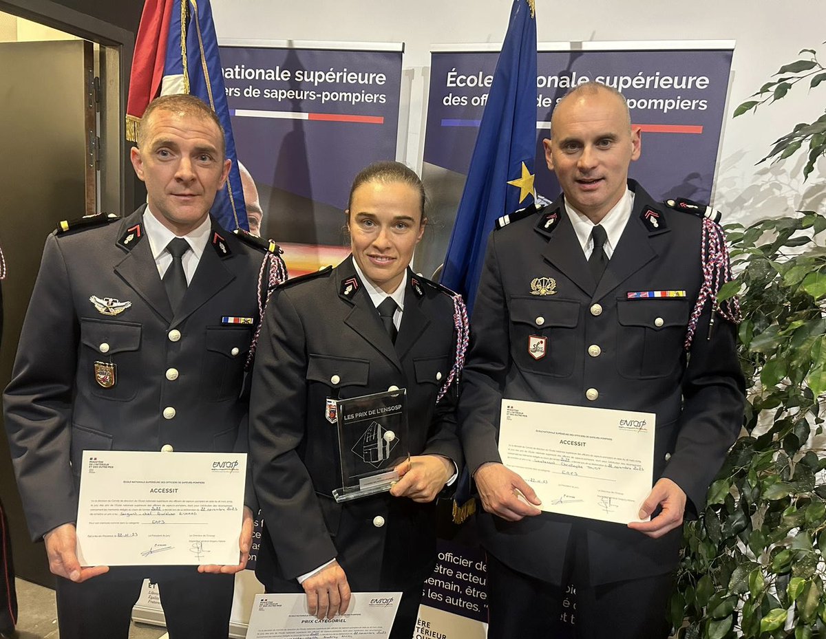 Aurel1Richard's tweet photo. 🎓Honoré de l’accessit reçu à cette 15ème cérémonie des prix de @ENSOSP dans la catégorie #EAP3.
« S’interroger sur la prévention dans le cadre de l’activité physique pour optimiser la capacité opérationnelle au @SDIS71 ».
📋Une réelle reconnaissance de mes propositions. https://t.co/3FF5hd9Gu2